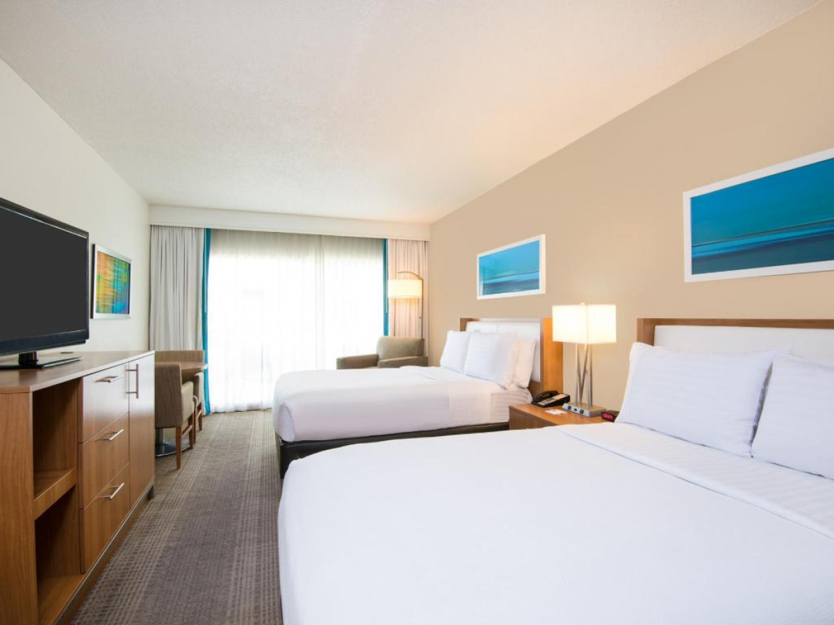 Holiday Inn Aruba Guest Room jpg