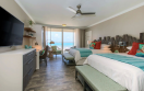 Sea Breeze Beach House - 3 Bedroom Oceanfront Suite