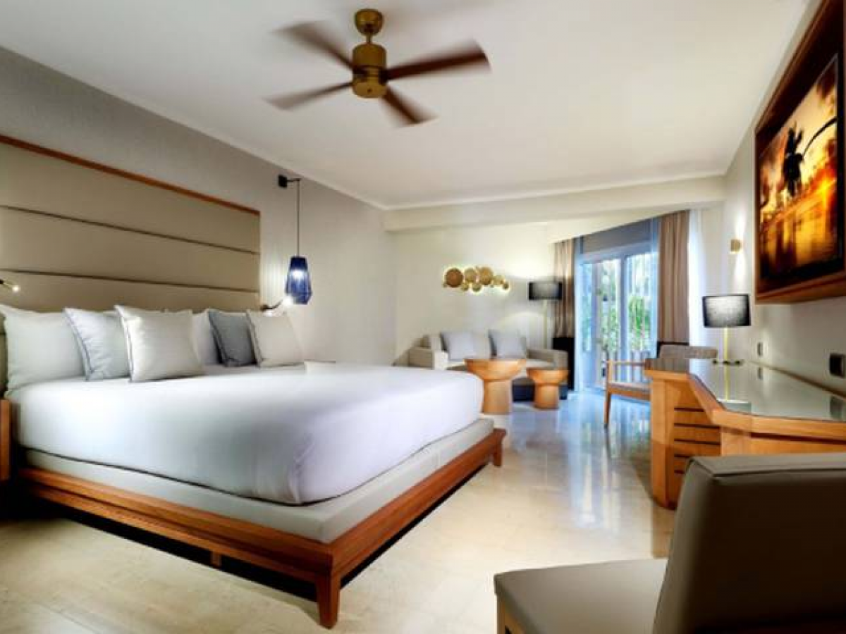grand palladium punta cana junior suite poolside bedroom 