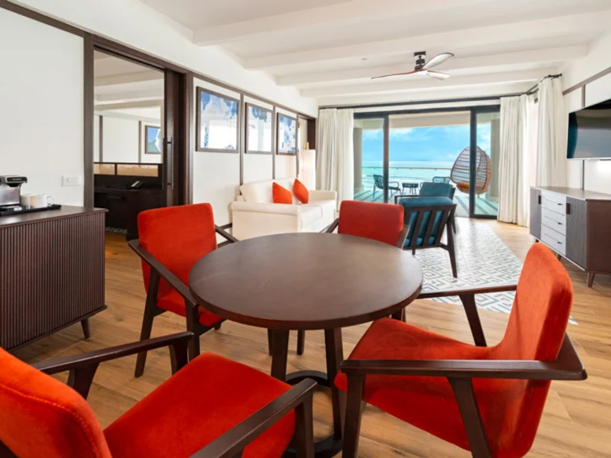 Ocean Coral Springs MasterSuite Livingroom4