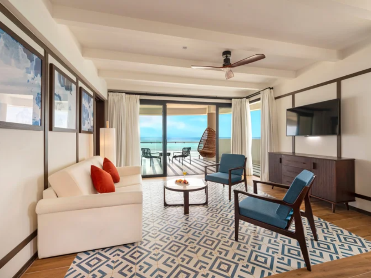 Ocean Coral Springs MasterSuite livingroom3