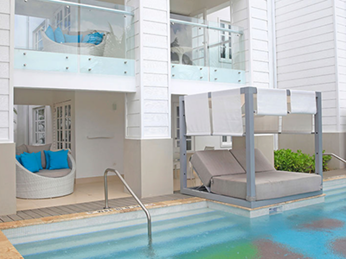 Azul Sensatori Jamaica - Beachfront Honeymoon Swim Up Suite 