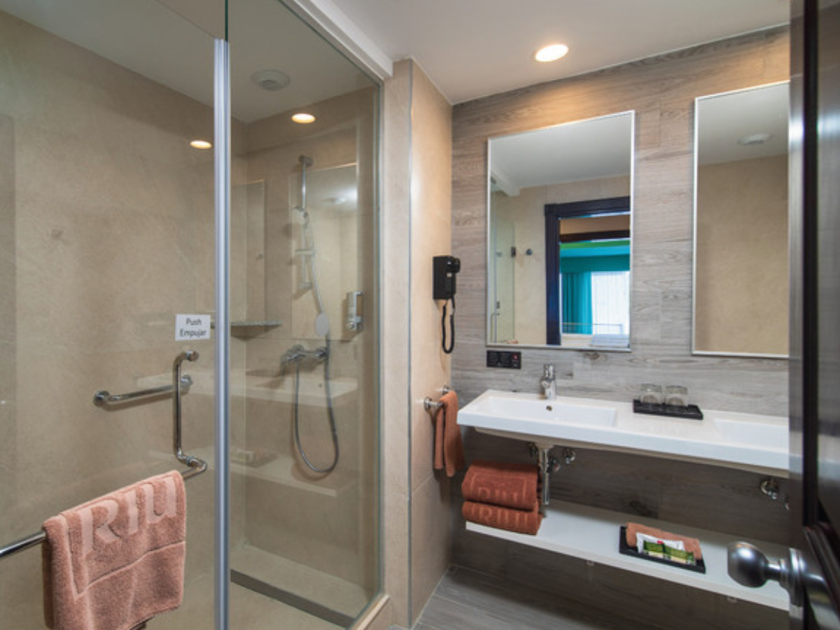 ORI 19 084   Bathroom  Junior suite