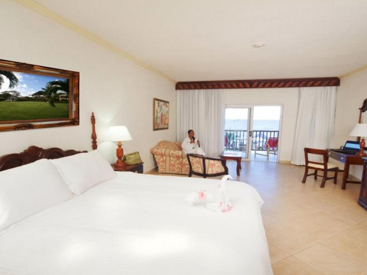 Jewel Runaway Bay Beach and Golf Resort - Waterview Guestroom