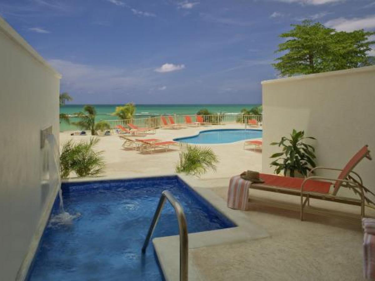 Jewel Runaway Bay Beach & Golf Resort Jamaica - Ocean Front Junior Suite Plunge 