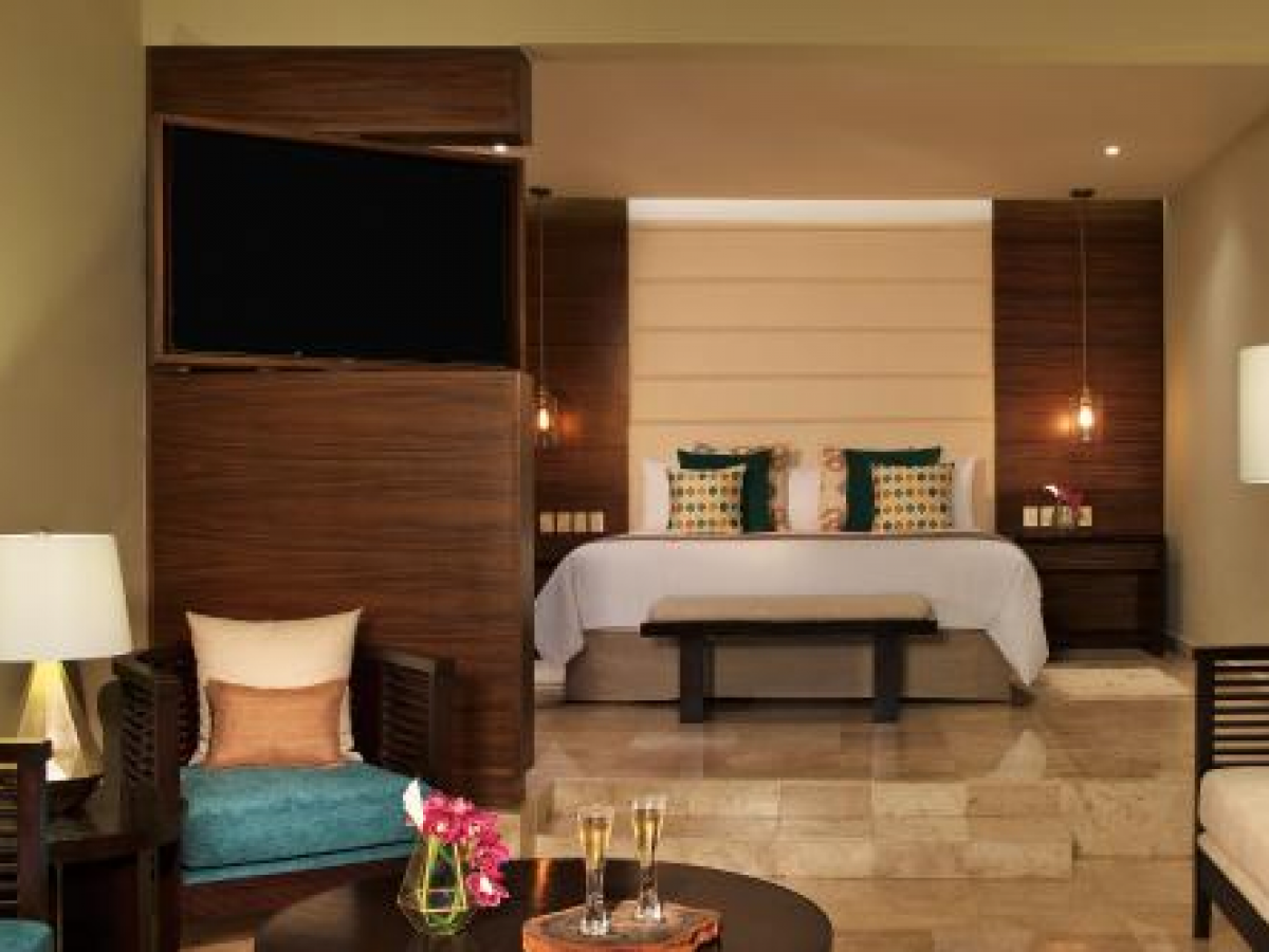 Now Jade Rivier Cancun- Preferred Governor Suite