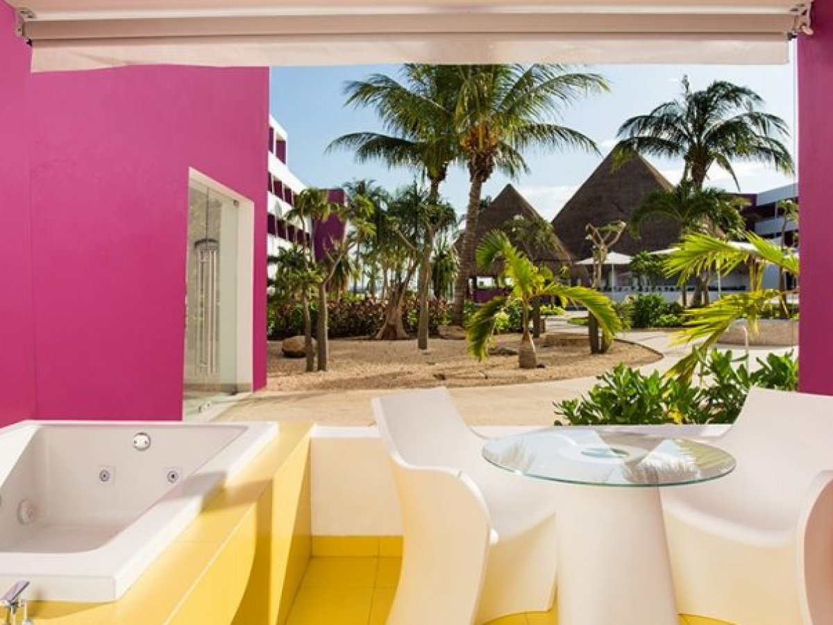 Temptation Cancun Resort - Plush Jacuzzi Room