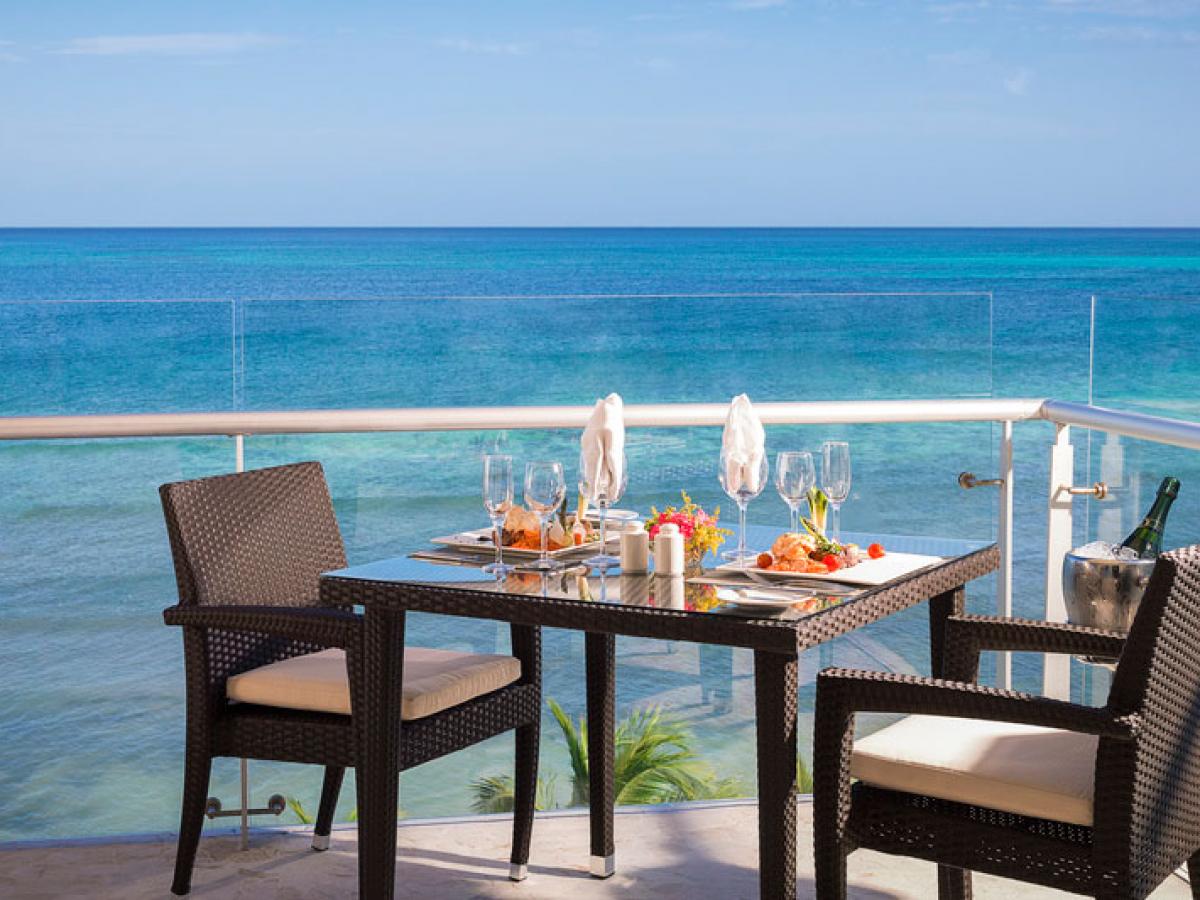 Azul Beach Resort Sensatori Mexico - Honeymoon Ocean Front Jacuzzi Suite